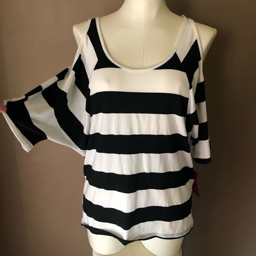 🌵3/$25 Cold Shoulder Blouse - Picture 2 of 4
